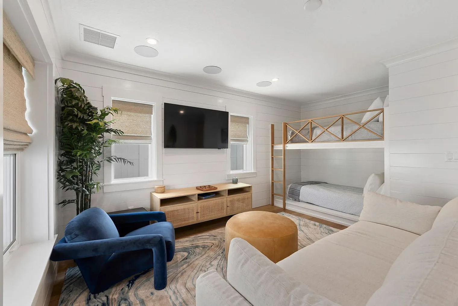 5 bed, 6.0 bath, 3390 sqft, $33,830 — Photo 4