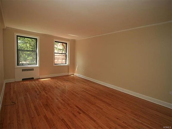 4th image of 122 Larchmont Acres APT D