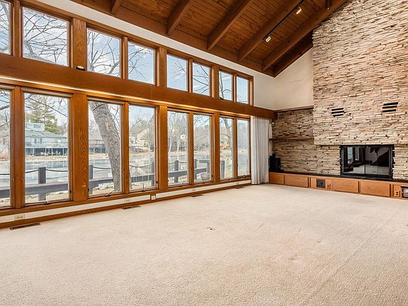 5th image of 377 Birchwood Ln