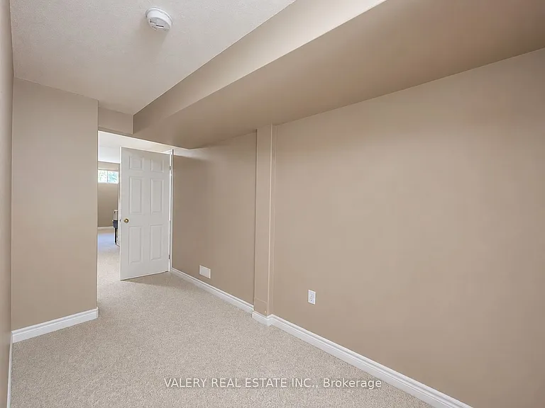 555 Grasslands Ct — Photo 4