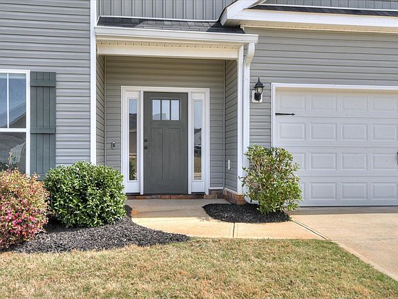 3rd image of 414 Fox Haven Dr