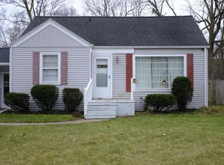 374 Montezuma Rd, Benton Harbor, MI 49022