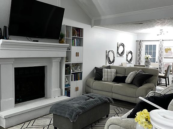 5th image of 623 Fairfax Pl #1