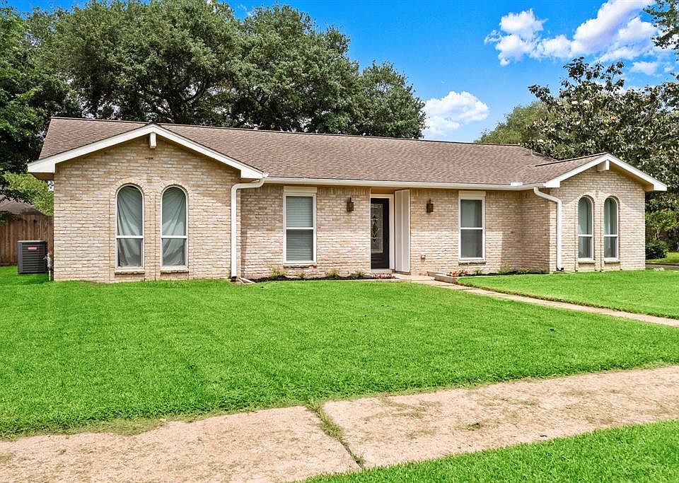 1st image of 21515 Silver Birch Dr