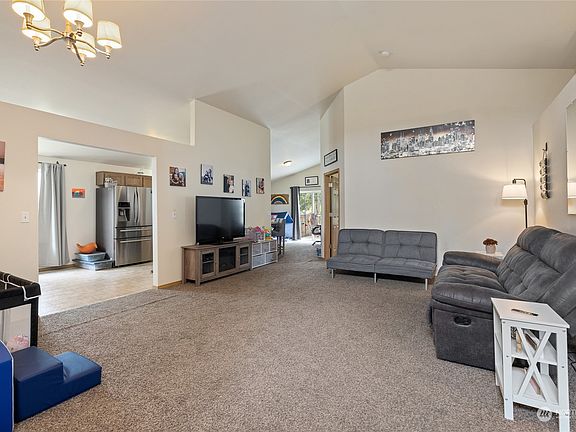 4th image of 4806 204th Street Ct E