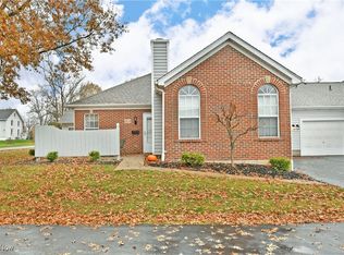 10 Stratford Green Dr APT 4, Canfield, OH