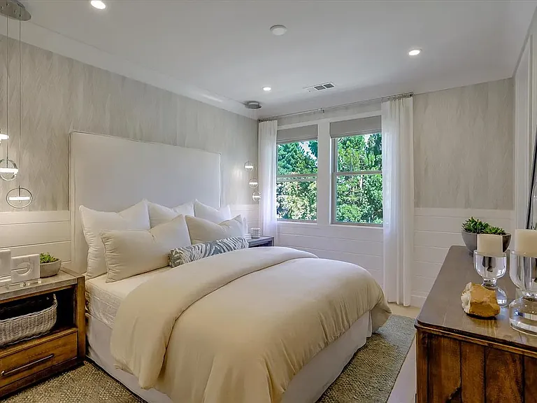 1008 San Pierre Way — Photo 4