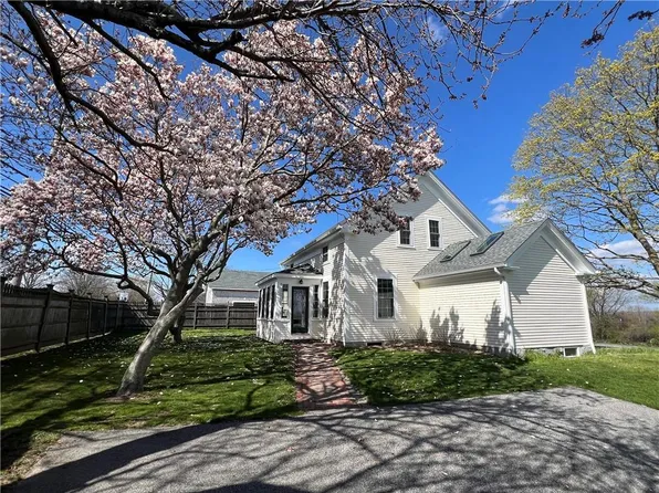 1597 E Main Rd, Portsmouth, RI 02871