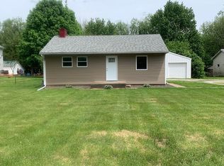 404 N Chestnut St, Mendon, IL 62351