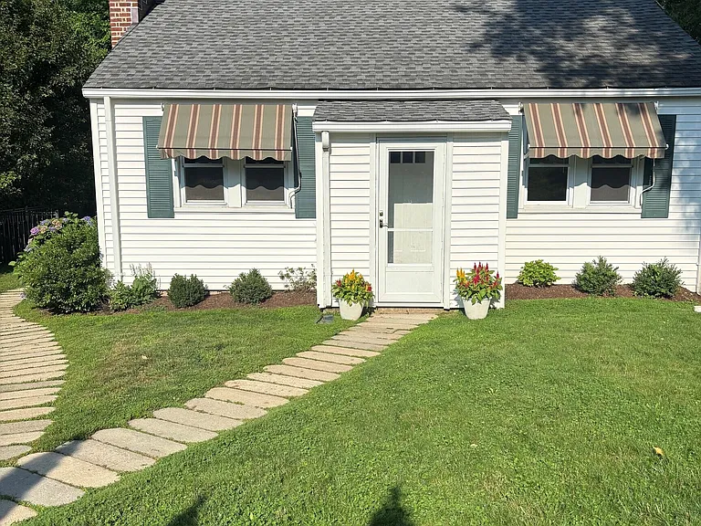 4 Highview Ave #R — Photo 2