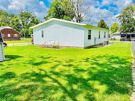 5th image of 915 W North 4th St