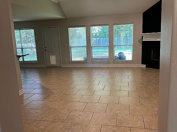 3rd image of 229 Maggie Cir
