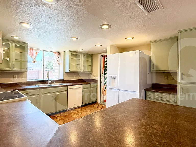 3151 S Orange Cir — Photo 3