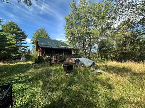 13318 Co Rd, Alderson, WV 24910