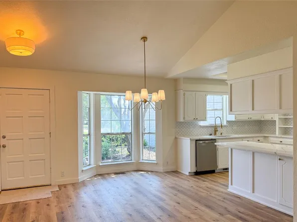 117 N Grand Fork Dr, Edmond, OK 73003