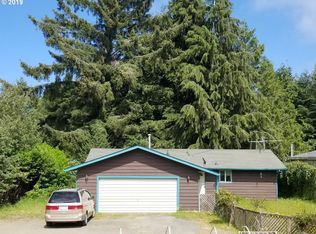 2460 Woodland Dr, Coos Bay, OR 97420