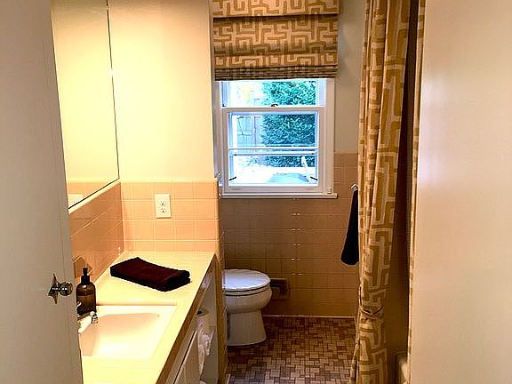 Updated 50’s full bath