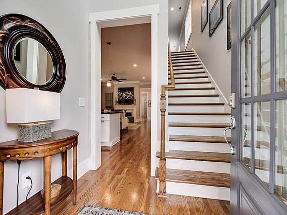 3rd image of 713 Shelley Ln