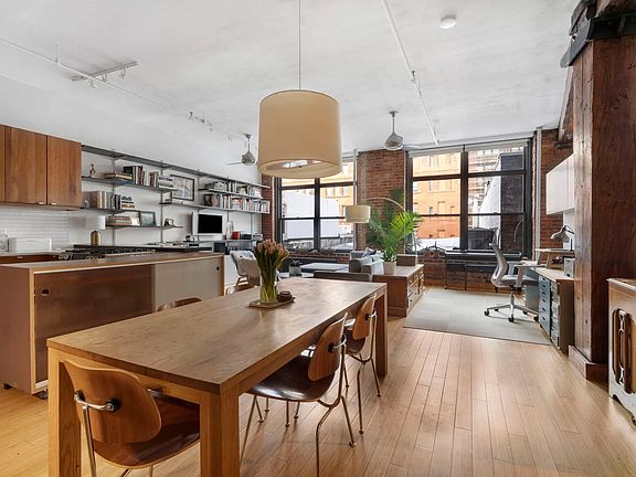 3rd image of 131 W 17th St #3D
