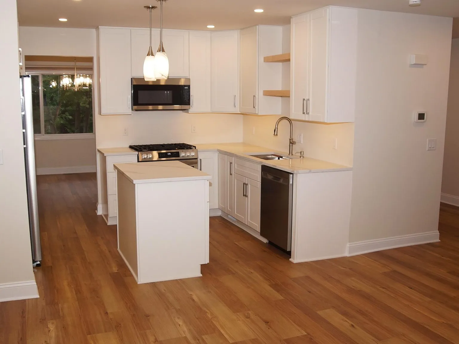 3 bed, 2.5 bath, 1790 sqft, $3,000 — Photo 4