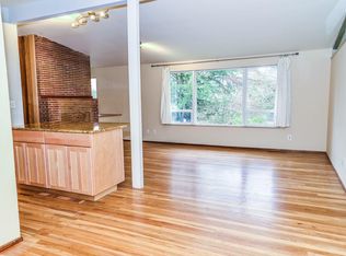 8910 25th Ave NE, Seattle, WA 98115