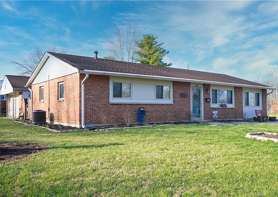1st image of 52 Brent Dr