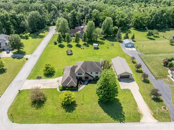 2385 Ash Brook Dr, Springfield, OH 45502