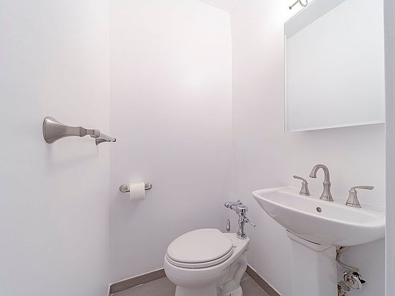 5th image of 33-02 Junction Blvd Unit 2P