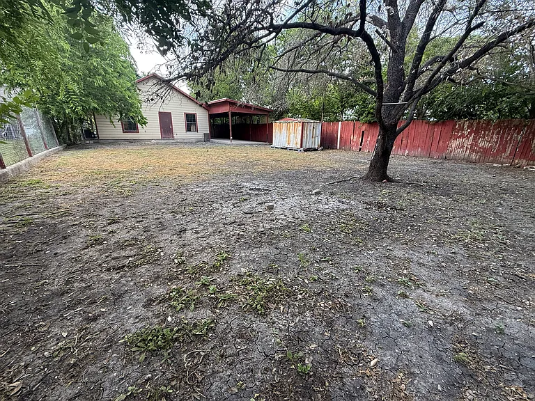 918 W Harding Blvd — Photo 12