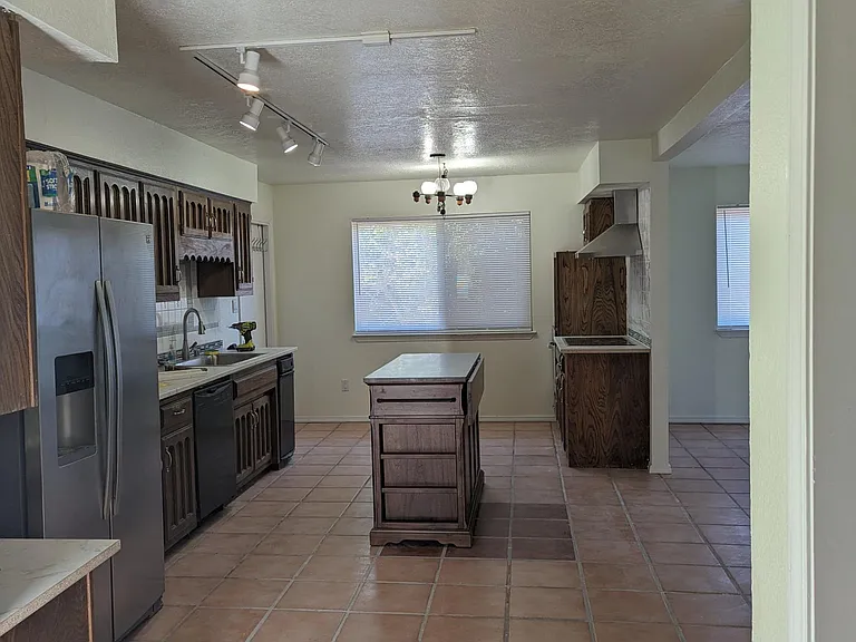 4519 Larchmont Dr NE — Photo 13
