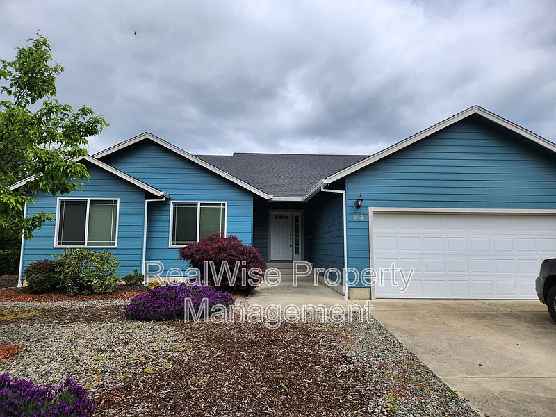 1st image of 2412 SE Waldon Ave