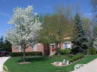 3626 Sahalee Dr, Rochester Hills, MI 48309