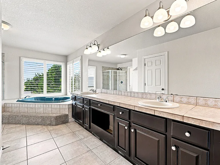 2425 Vanreen Dr — Photo 29