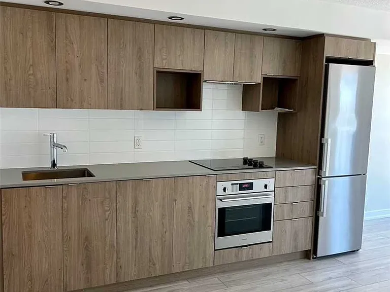 225 Village Green Sq #701 — Photo 3