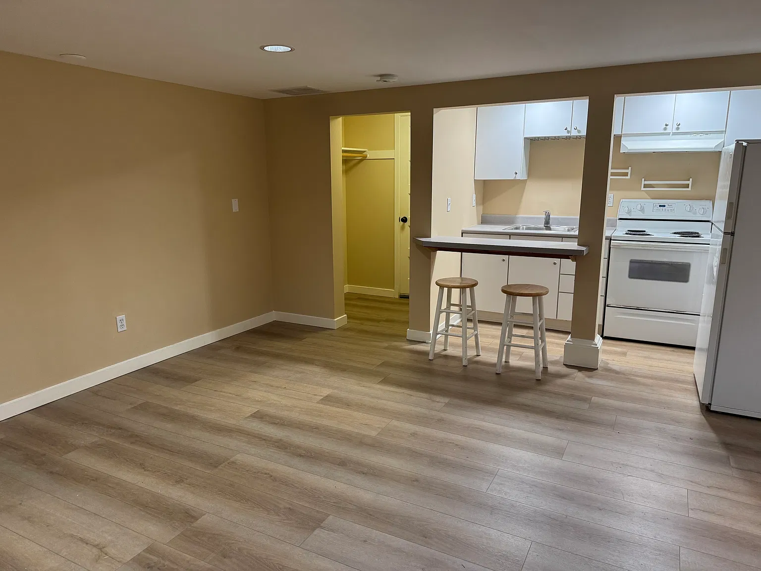 Studio, 400 sqft, $1,675 — Photo 2