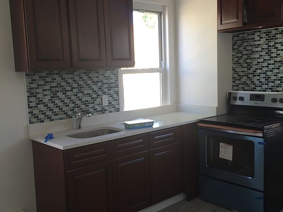 2nd image of 7 Ormond Pl #1