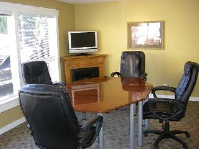 2nd image of 1703 W Hill Rd