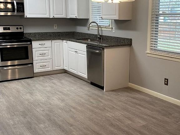 Eat-in Kitchen Area