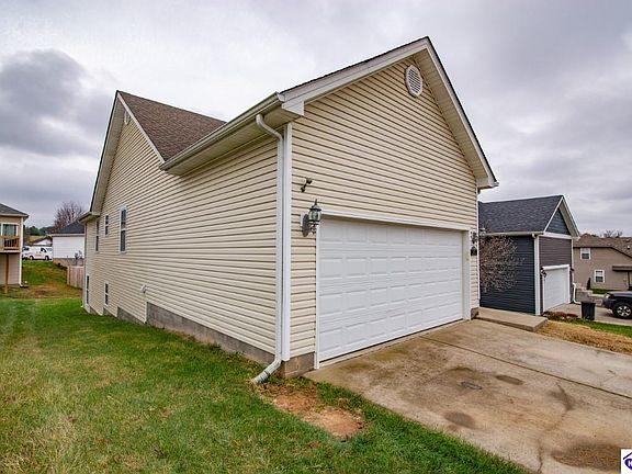 113 Holiday Ct, Elizabethtown, KY 42701 | MLS #HK23004030 | Zillow