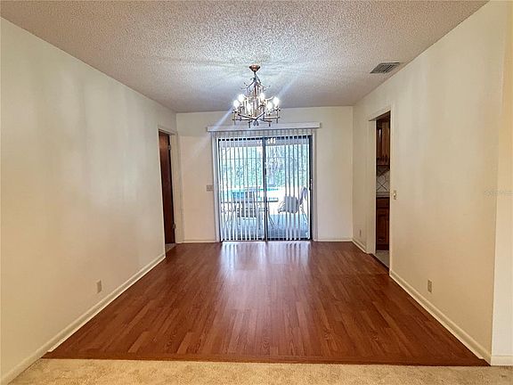 5th image of 318 Greenfield Rd
