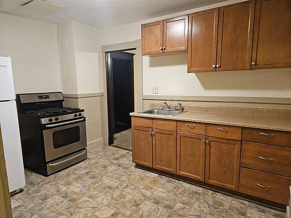 2nd image of 43 George St #2