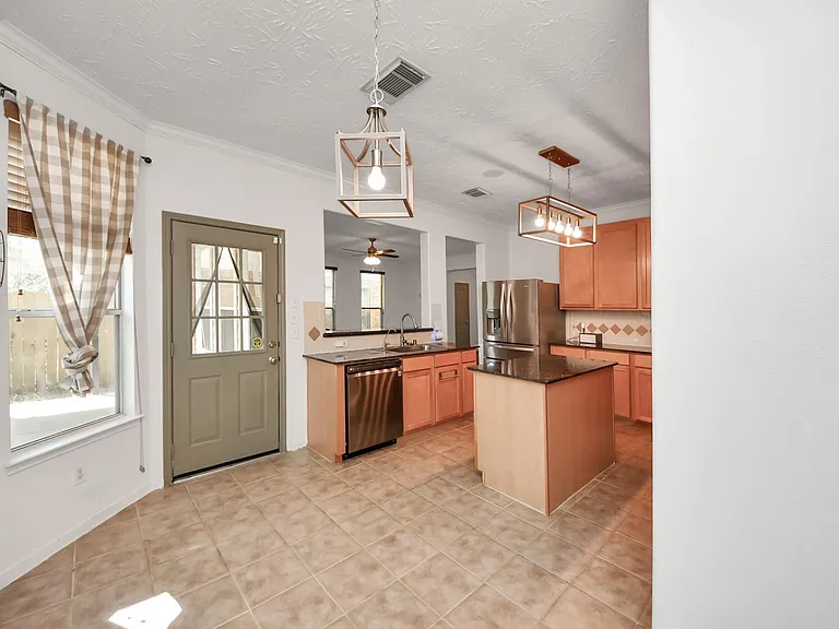 5922 Hollister Cole — Photo 24