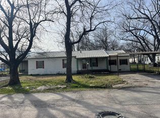 406 S Austin St, Wolfe City, TX 75496