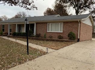327 Meadowbrook Dr, Ballwin, MO