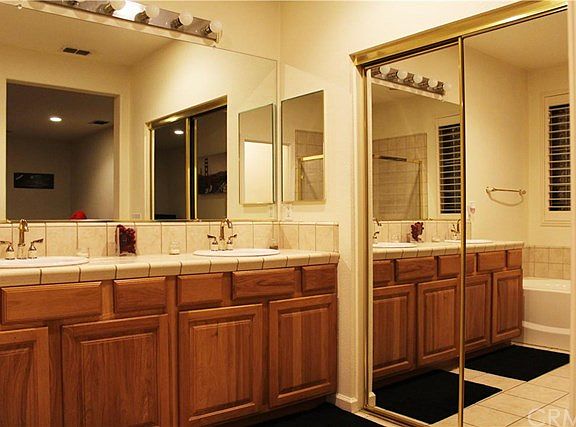 5th image of 2866 Tulare Ct