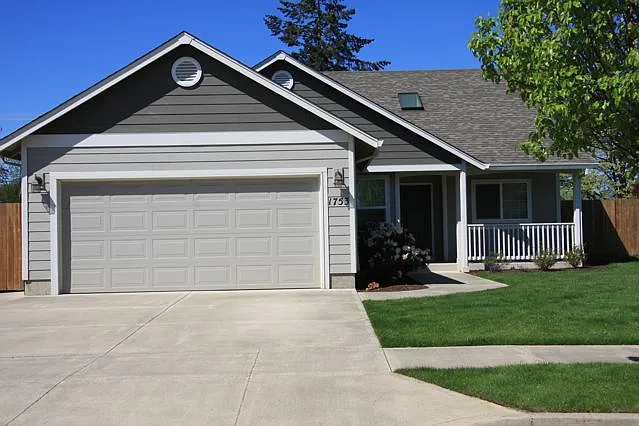 1753 NW Woodland Dr