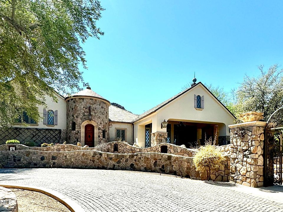 2nd image of 5701 E MOCKINGBIRD Lane