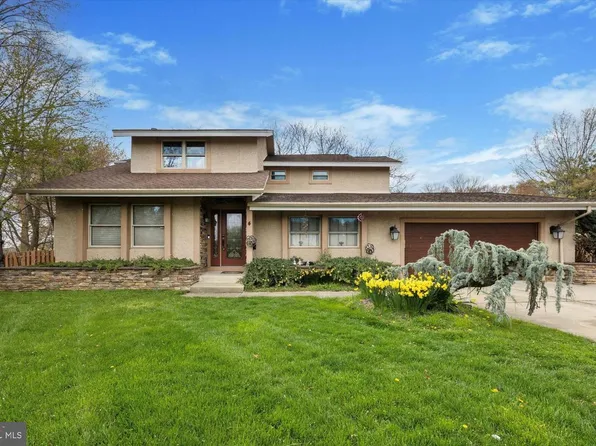 4 Fairhaven Ct, Cherry Hill, NJ 08003