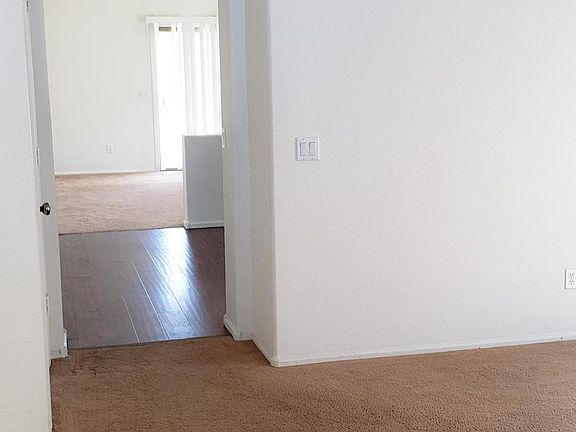 4th image of 2865 S 161st Dr