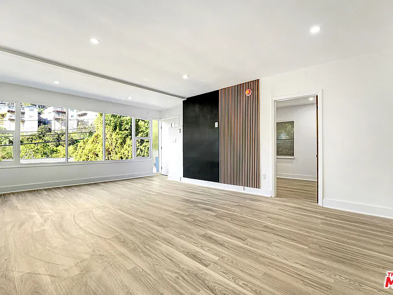 316 Crane Blvd — Photo 3